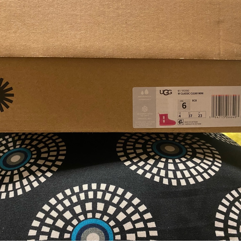UGG Classic Clear Mini Boots - Picture 2 of 7